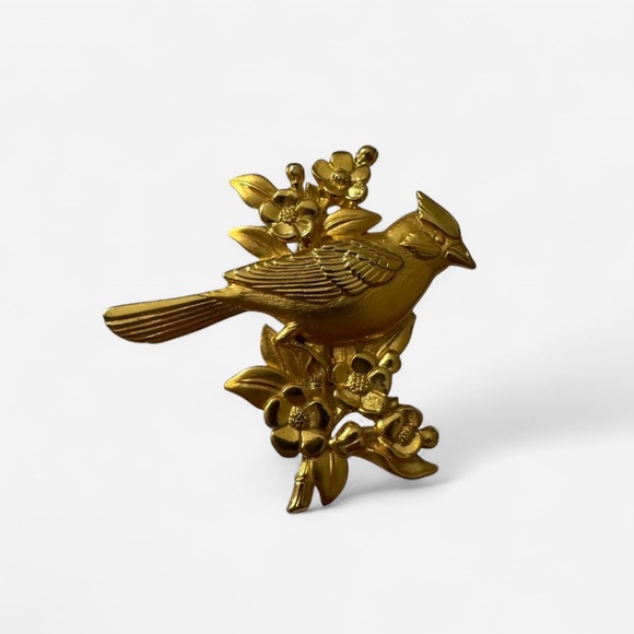 Vintage Jonette Jewelry (JJ) Gold Tone Cardinal and Dogwood Brooch - Picture 1 of 5